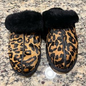 Beautiful Cheetah Ugg slippers just in time for winter!